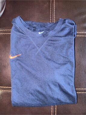 👕XL Nike Navy Tee with Orange Swoosh